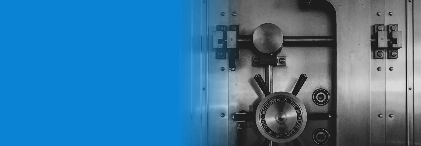 Steel safe door and locking wheel